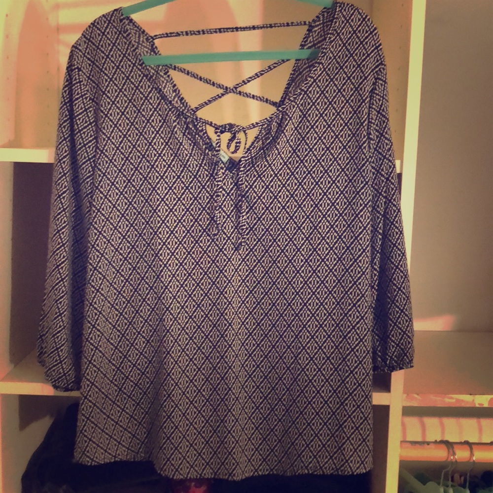 Flowy v neck pattern top